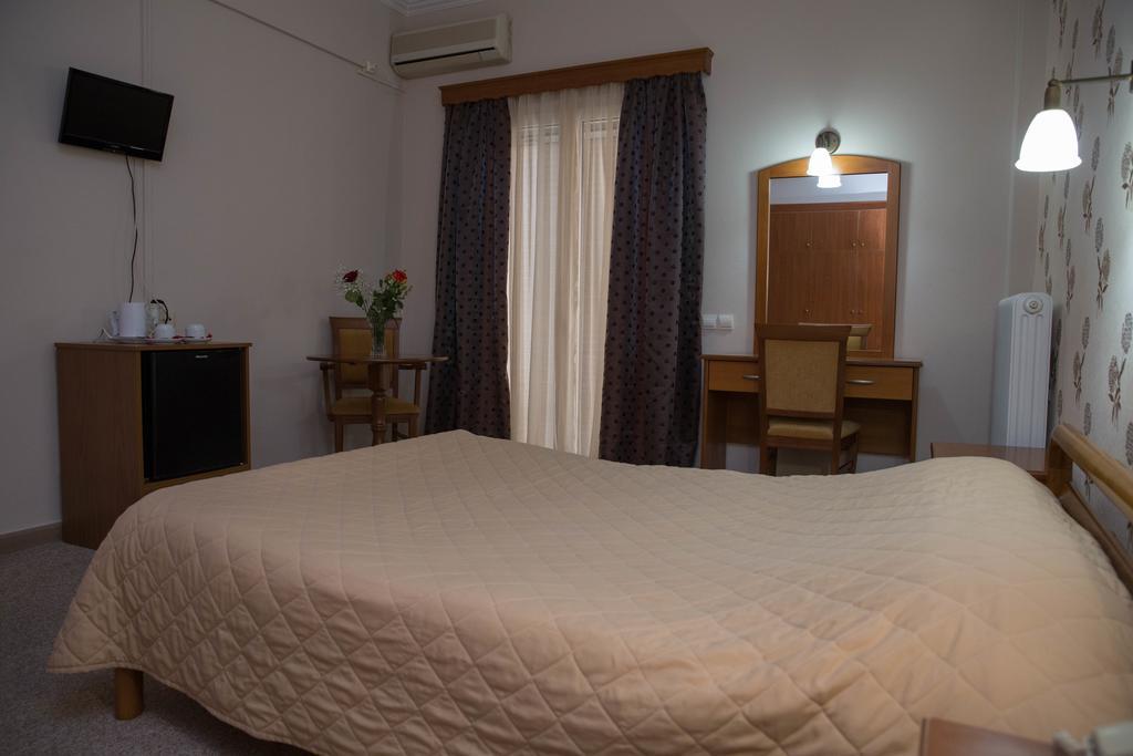Hotel Liberty Mesolóngion Esterno foto