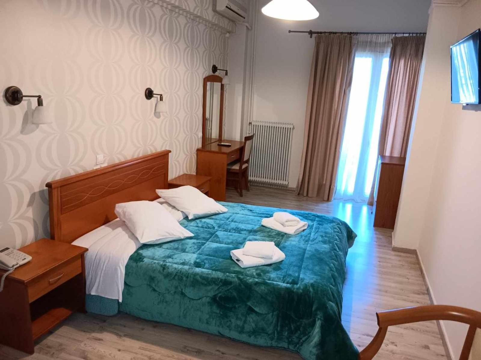 Hotel Liberty Mesolóngion Esterno foto